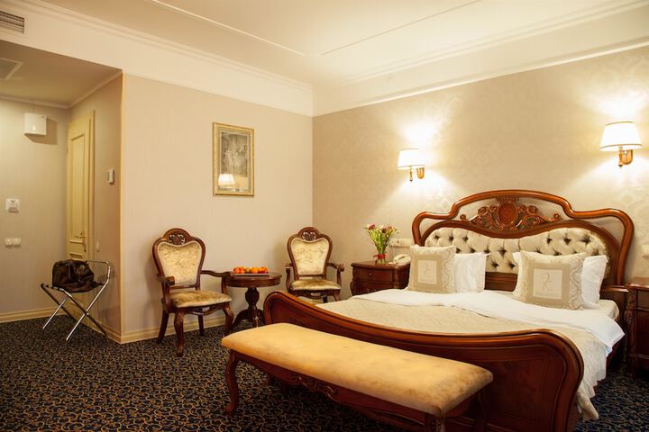 Room 4 of 61