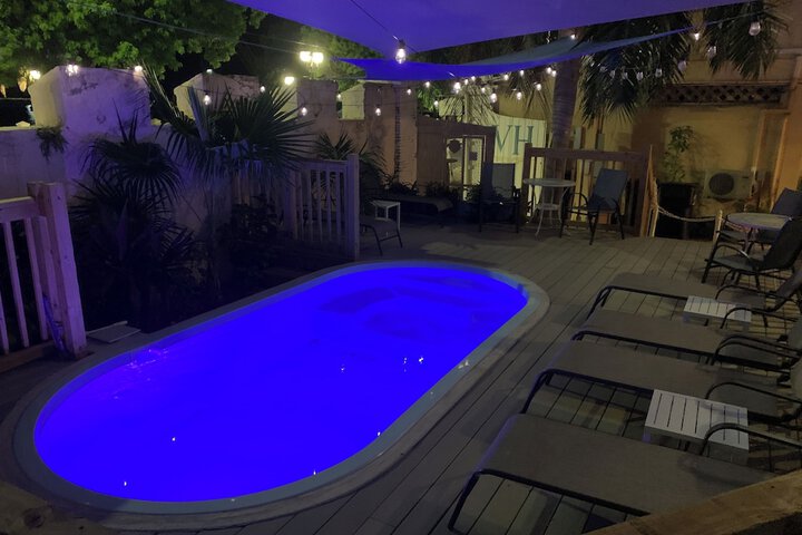 Pool 120 of 171