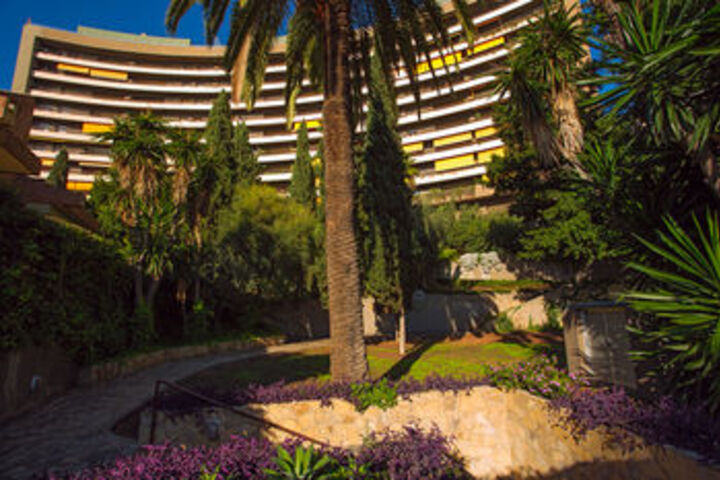 Hotel Exterior 38 of 211