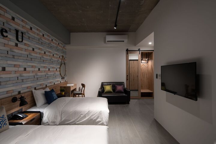 Room 30 of 66