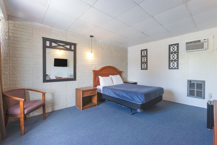 1 Queen Bed (26 of 26)