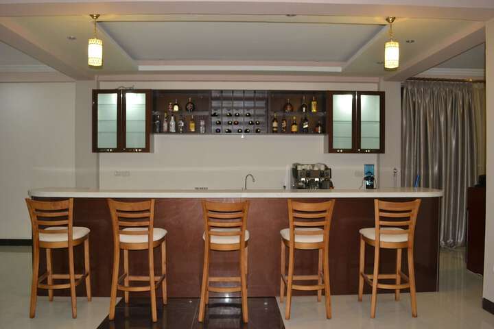 Lounge 20 of 26