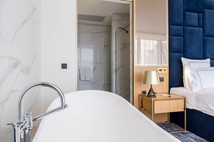 Room 37 of 80