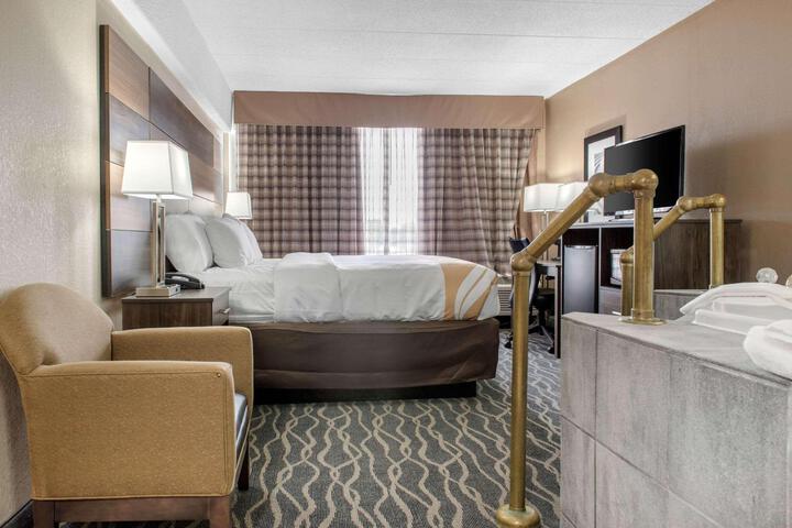 1 King Bed Accessible (11 of 20)