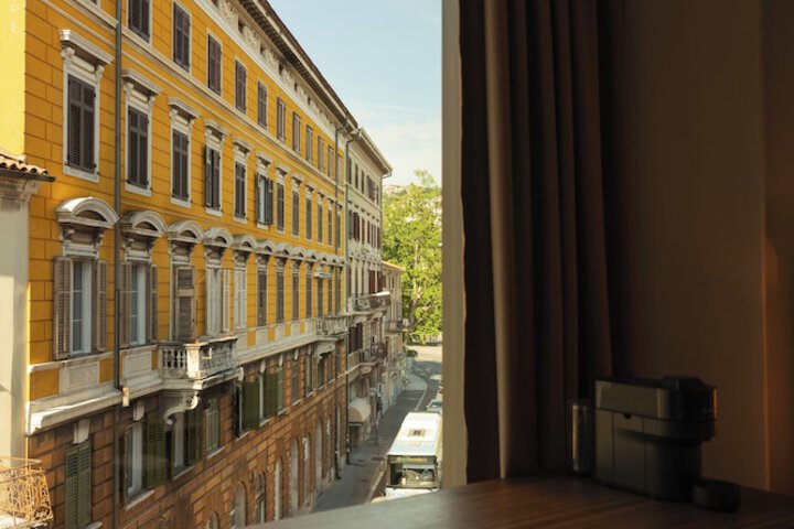 Room 25 of 69