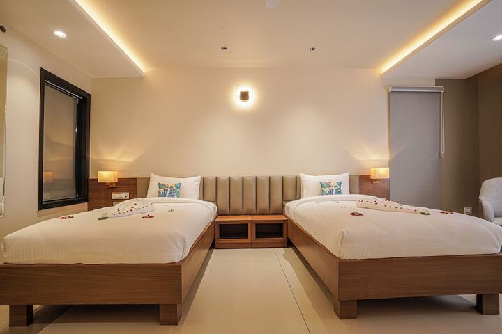 Room 8 of 34