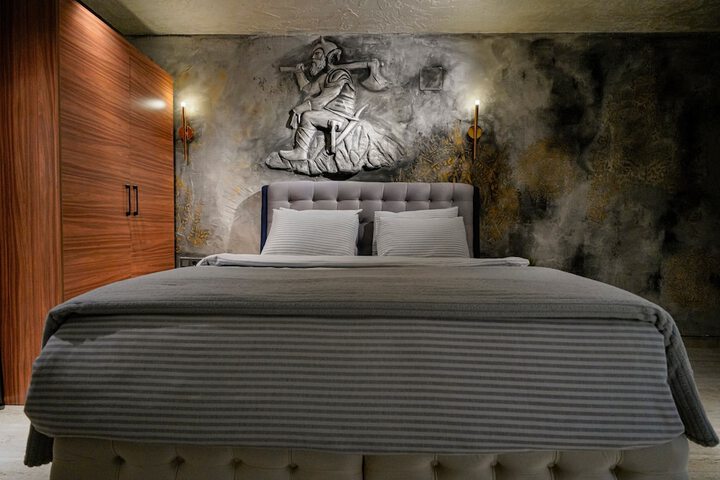 Room 45 of 244