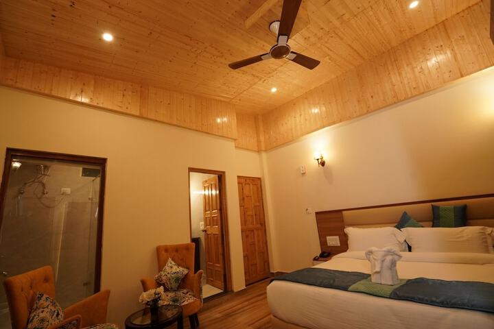Room 4 of 68