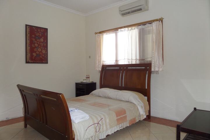 Room 13 of 34