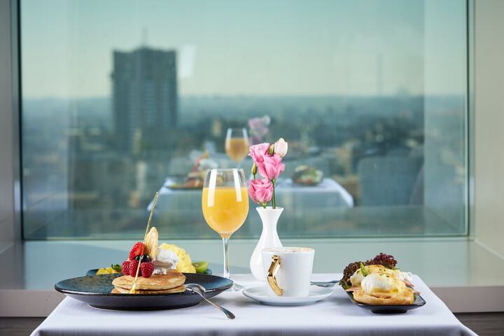 Breakfast/Coffee Service 72 of 90