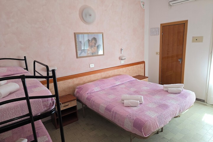 Room 14 of 28