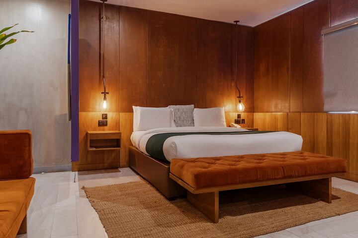 Room 27 of 61