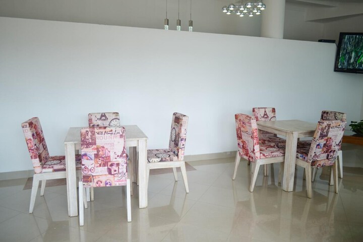 Dining 43 of 62