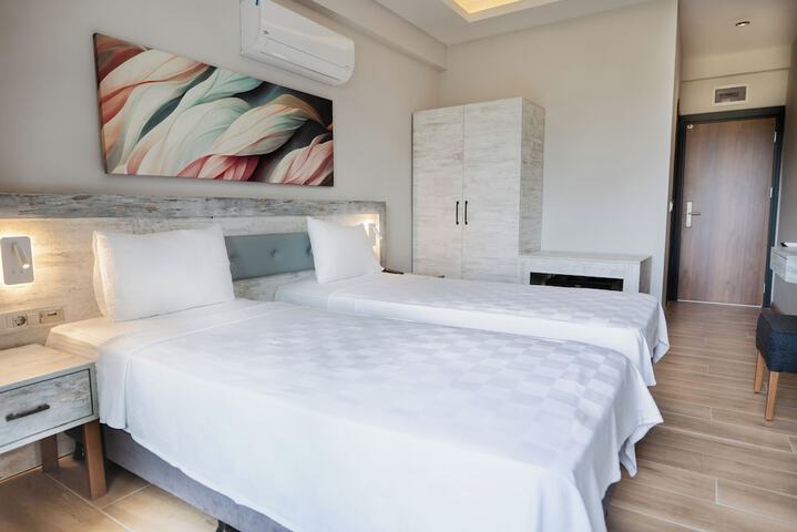 Room 42 of 169