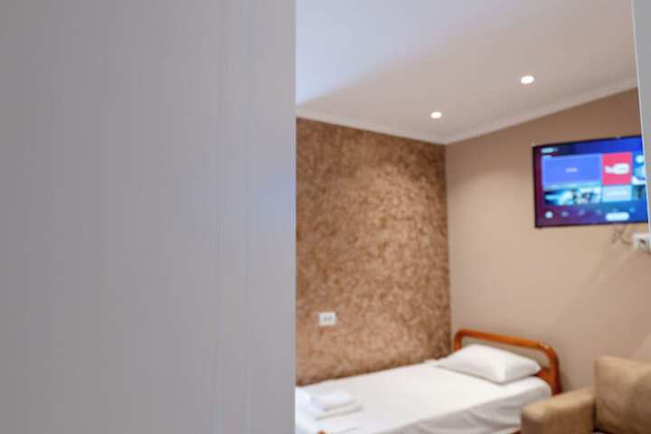 Room 83 of 129