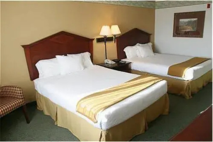Room 2 of 8