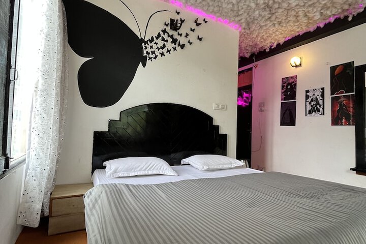 Room 5 of 49