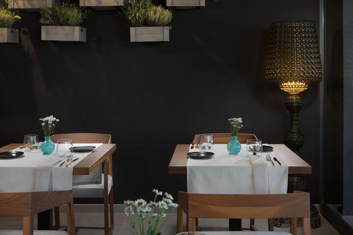 Dining 27 of 33