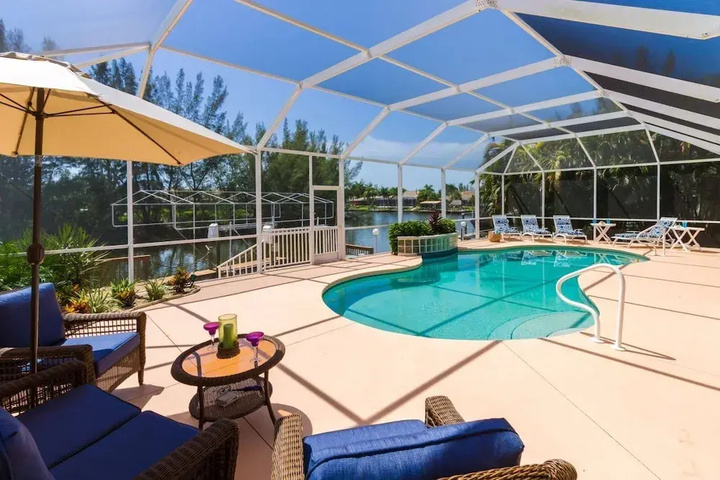 Pool 10 of 15