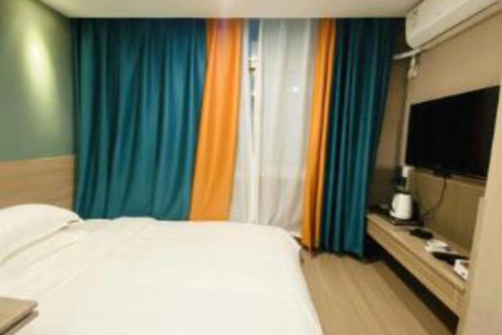 Room 13 of 15