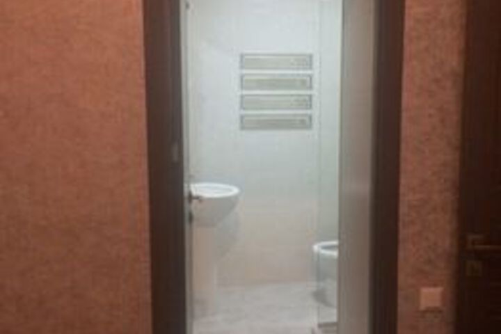 Room 4 of 18