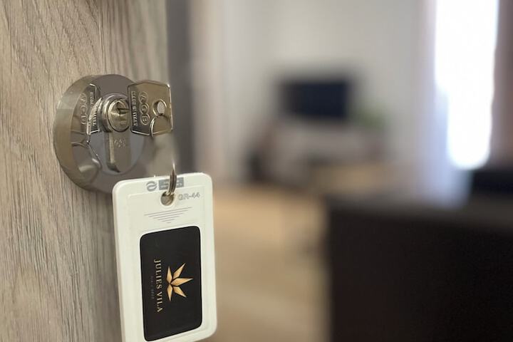 Room 15 of 43