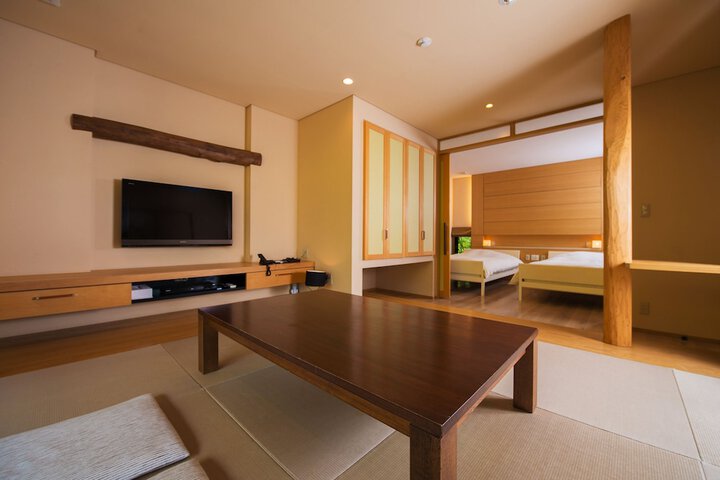 Room 5 of 115