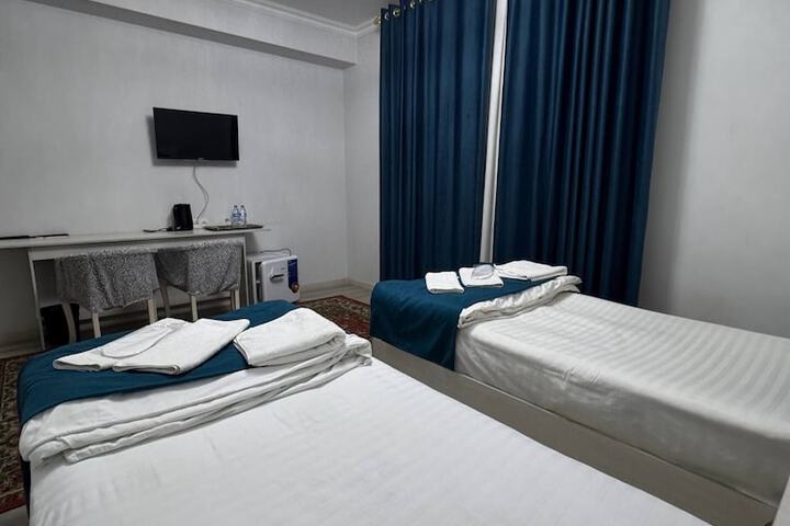 Room 4 of 16
