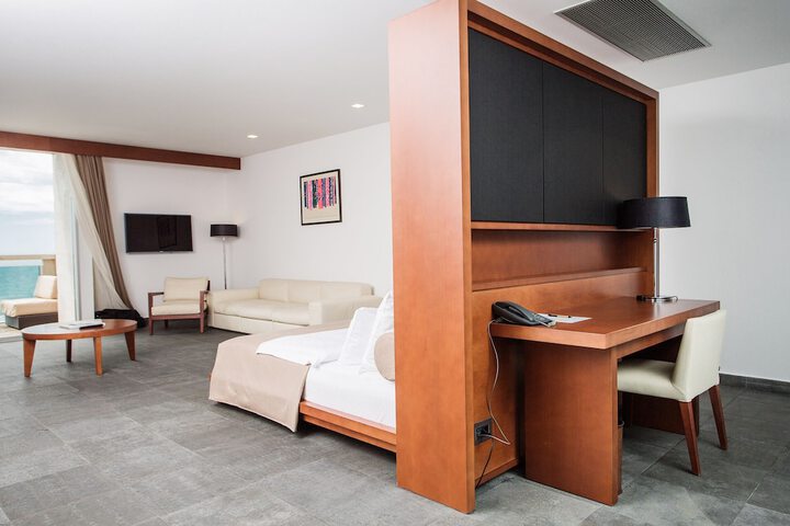 Room 27 of 114