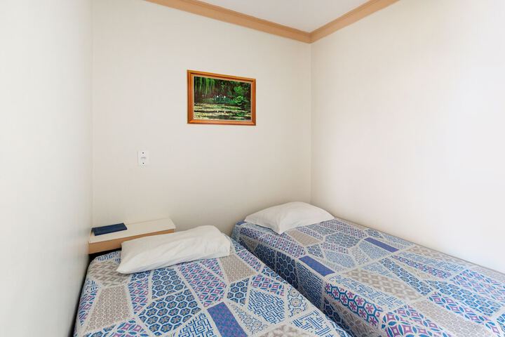 Room 27 of 35