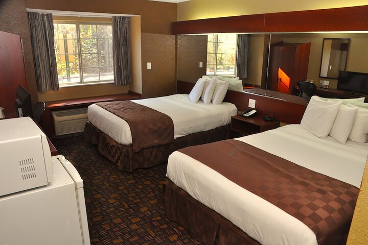 1 Queen Bed (14 of 25)