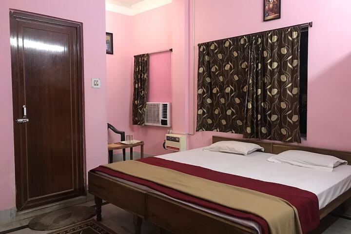 Room 2 of 2