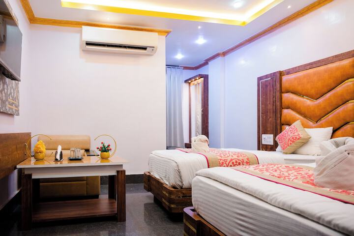 Room 13 of 36