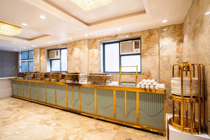 Ballroom/Hall 36 of 49