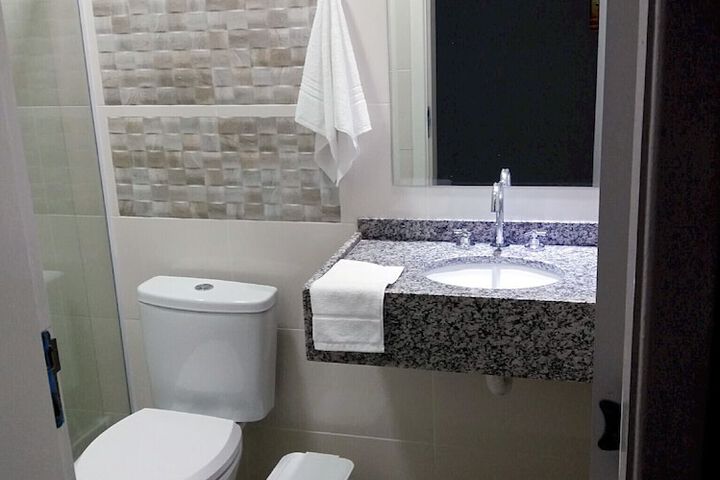 Room 7 of 12