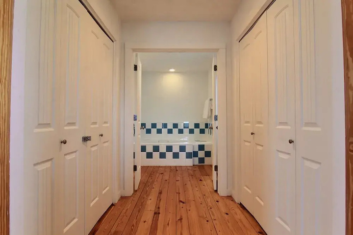 Room 13 of 30