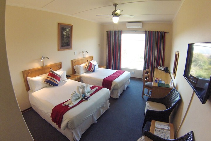 Room 5 of 138