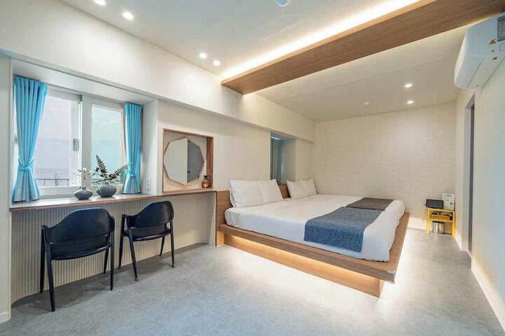 Room 15 of 28
