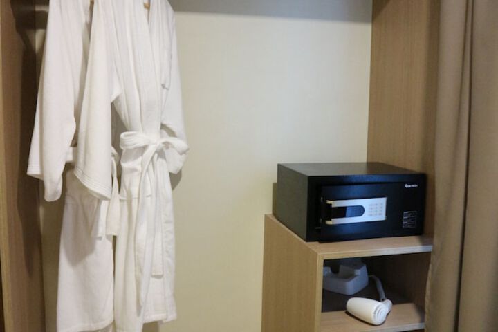 Room 26 of 76
