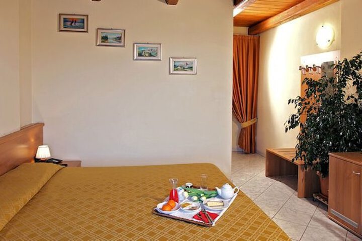 Room 3 of 45