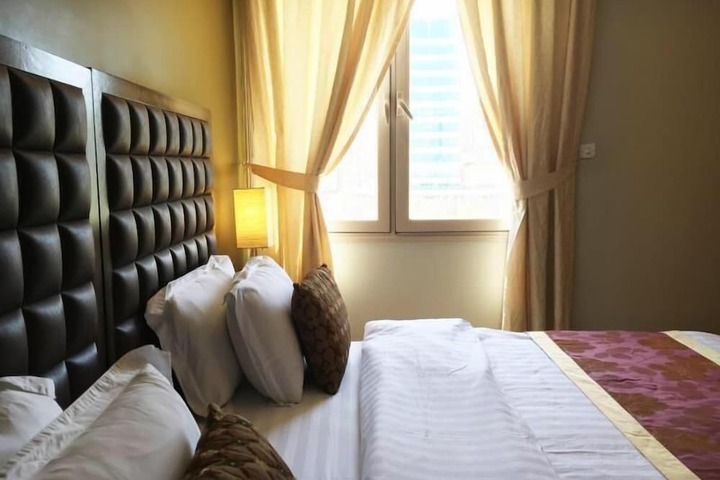 Room 10 of 29