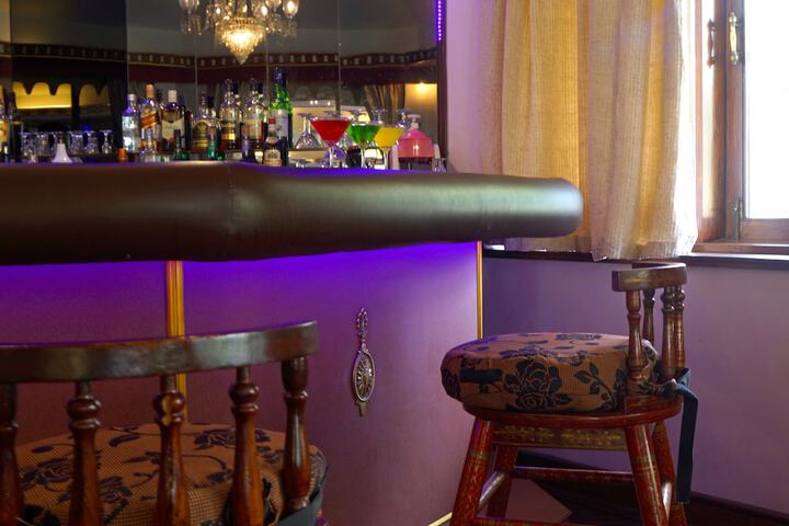 Lounge 70 of 112