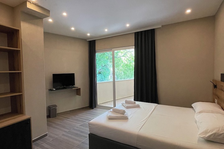 Room 13 of 35