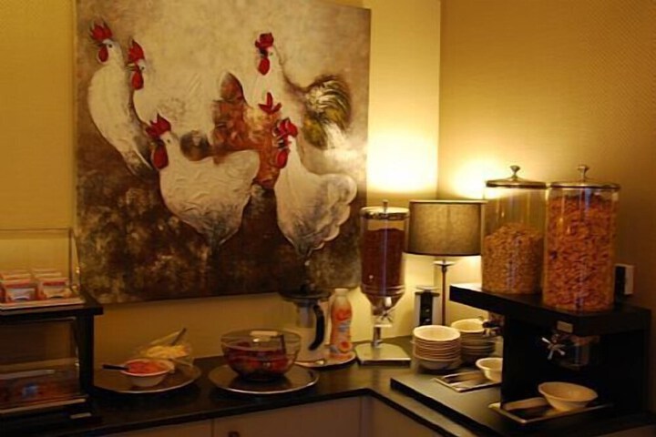 Lounge 49 of 59