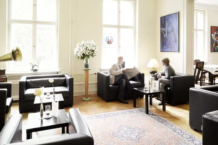 Lounge 46 of 58