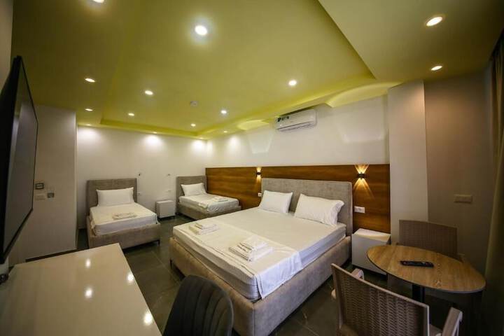 Room 6 of 70