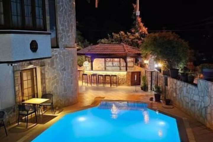 Hotel 42 of 43