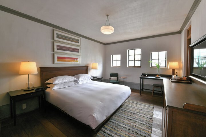 Room 6 of 61