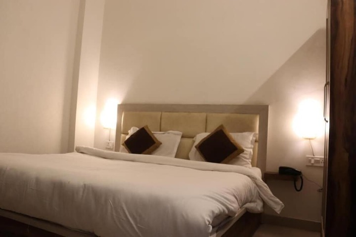 Room 7 of 54