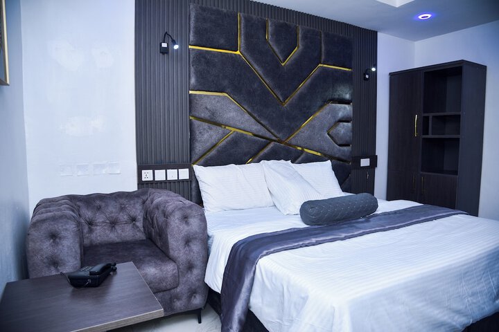Room 15 of 30
